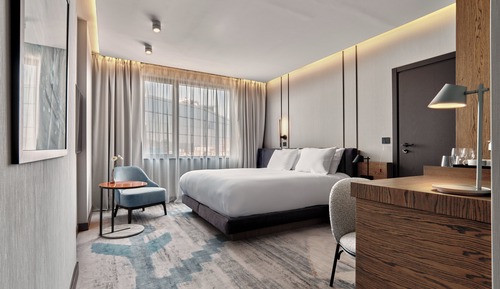 Standard Room, 1 King Bed, Accessible, Lake View