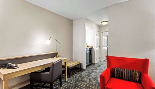 Studio Suite, 1 King Bed with Sofa bed, Non Smoking