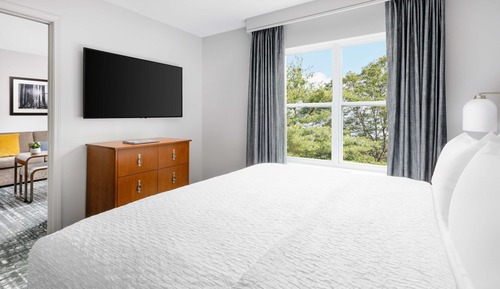 Suite, One King Bed, Accessible