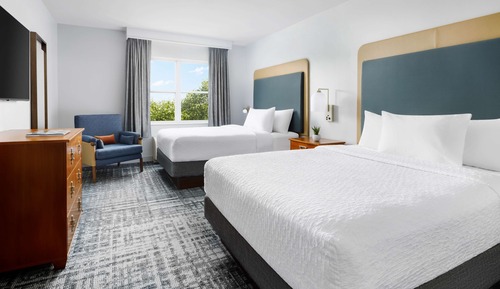2 Queens 1 Bed Room Suite Non-Smoking