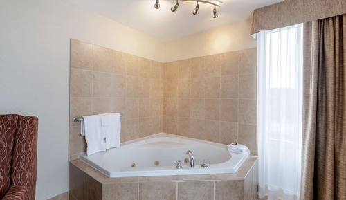Suite, 1 King Bed, Non Smoking, Jetted Tub