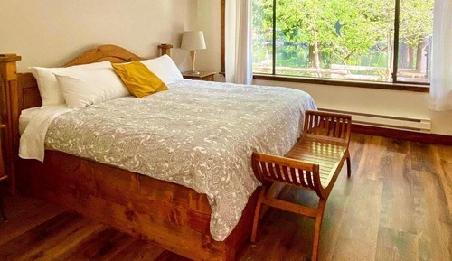 Classic Cottage, 1 King Bed, Refrigerator