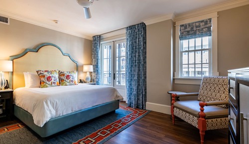 Standard Room, 1 King Bed, Multiple View (Town View Guest Room)