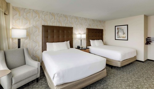 Deluxe Room, 2 Queen Beds, Accessible, Refrigerator & Microwave (Tub)