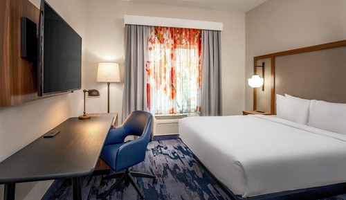 Room, 1 King Bed, Non Smoking (Mobility/Hearing Access, Roll-In Shwr)