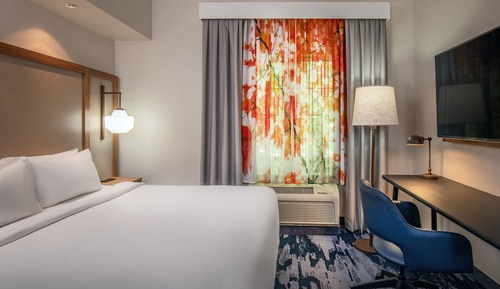 Room, 1 King Bed, Non Smoking (Hearing Accessible)