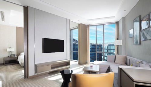 King Suite (with kitchen)