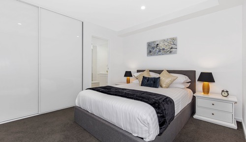 One Bedroom + Study with Harbour View