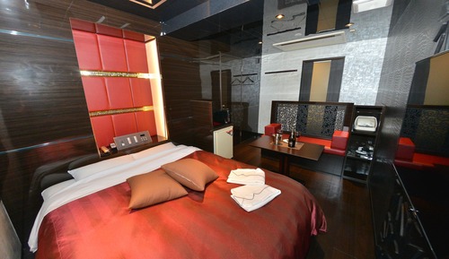 Double Room, Smoking