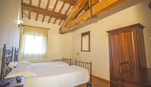 Twin Room, Hill View