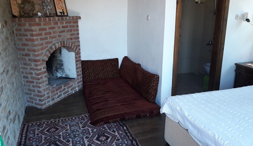 2- Melis (with fireplace)