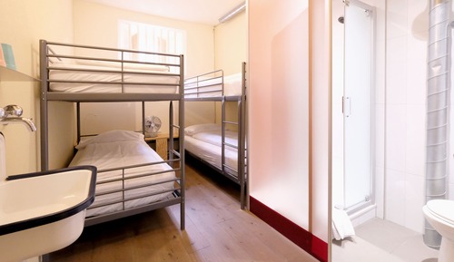 Shared Dormitory, Women only