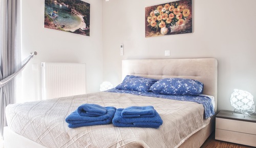 Luxury Maisonette with Private Yard and Balconies