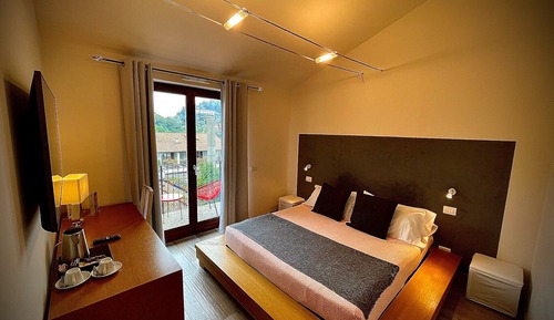 Double Room, Lake View (Letto Matrimoniale)