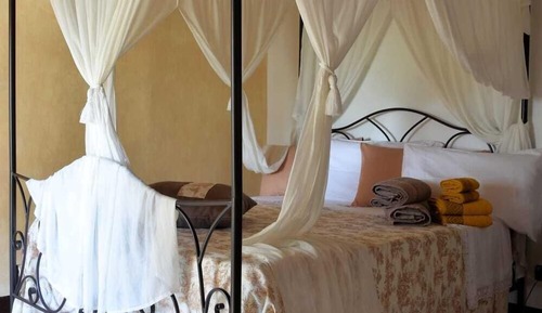 Family Room, Shared Bathroom (Il sogno del brigante)