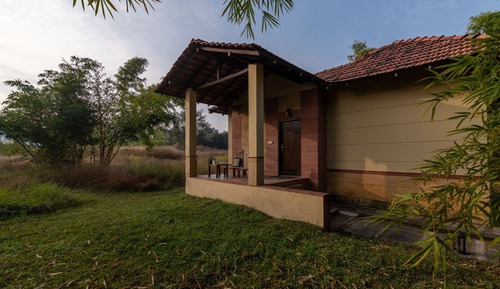 Premium Cottage, 1 King Bed, Pool View