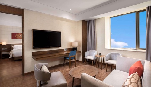 Suite, 1 King Bed, Smoking