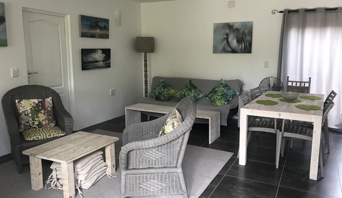 Family Apartment, 2 Bedrooms, Lake View (The Garden Flat)