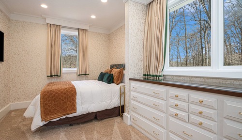 Signature Room, 1 Queen Bed, Shower Grab Bars, Ground Floor