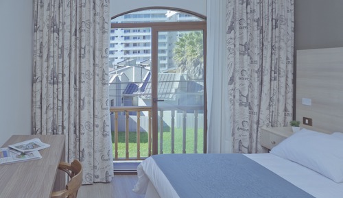 Habitación Ejecutiva cama extragrande con desayuno buffet