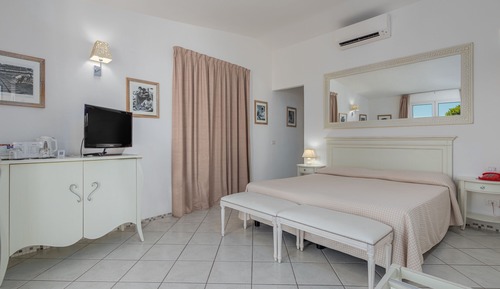 Deluxe Double Room, Sea View, Beachfront (The Pelican Villa)