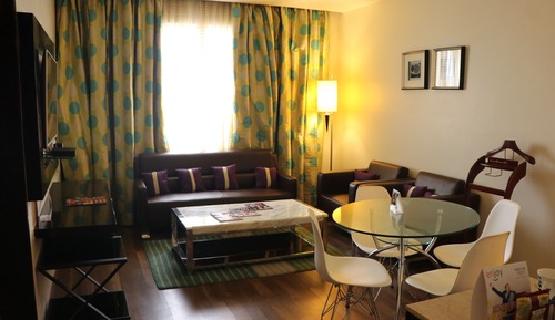 Deluxe Suite (Deluxe Suite)