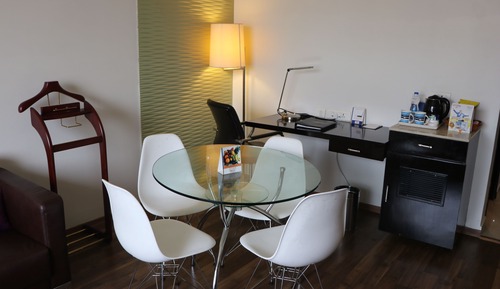 Deluxe Suite (Deluxe Suite)