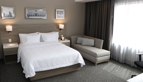 Suite, 1 Queen Bed, City View