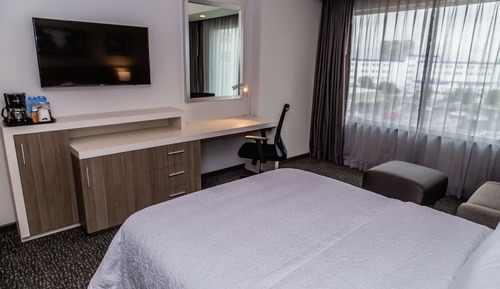 Room, 1 Queen Bed, Non Smoking, Refrigerator