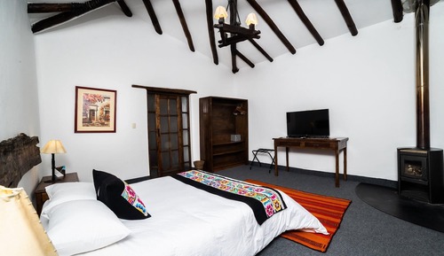 Suite, 1 Queen Bed, Garden View