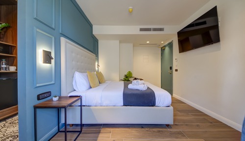 Deluxe Double Room (2nd floor,Maltese Balcony,street,10)