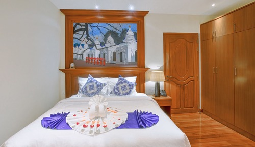 Apartment Suite, Shower