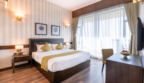 Executive Suite, 1 Bedroom, Hot Tub, Pool View