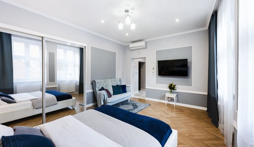 Luxury Apartment (1st Floor Apartment at Backyard)