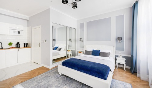 Luxury Studio (1st Floor Studio at Backyard)