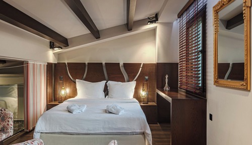 Superior Apartment, Garden View (Blue Suite)