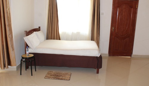 Basic Single Room, 1 Double Bed, Shared Bathroom, Park View