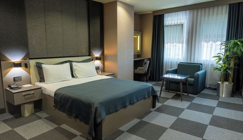 Suite, 1 King Bed, Smoking