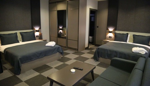 Deluxe Room, Multiple Beds, Non Smoking