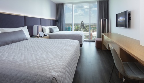 Room, Non Smoking (Skyline View Two Queens) (Includes Early Park Admission*)