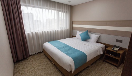 [Netflix-watching vacation] suite