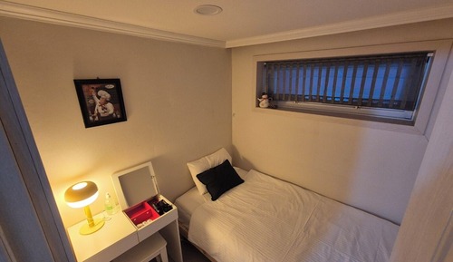 HANA (100% Private Room&Shared BathRoom + free BF)