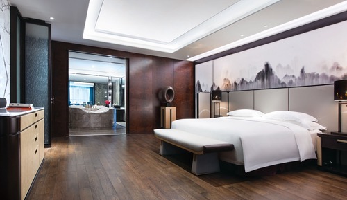 Suite, 1 King Bed, River View