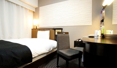 Standard Single Room, Non Smoking (Adult Charge = 7 Years old and above)