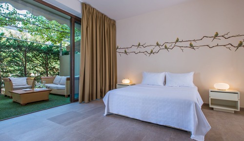 Family Room, 2 Bedrooms