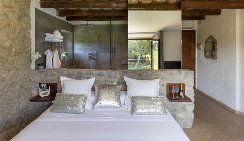 Deluxe Suite, 1 Queen Bed, Pool View (Perla)