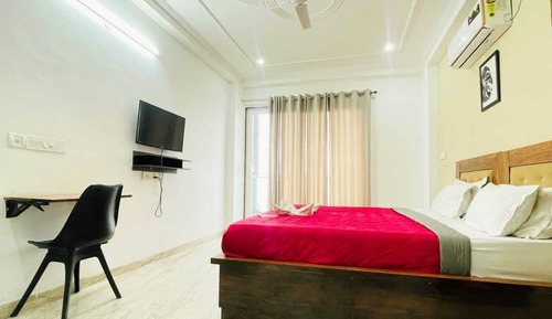 Studio, Balcony, City View