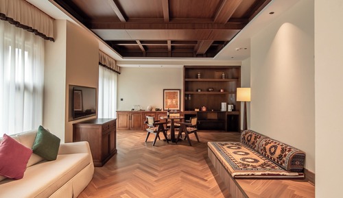 Luxury Suite, Courtyard View