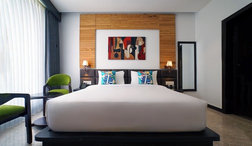 Executive Suite, City View