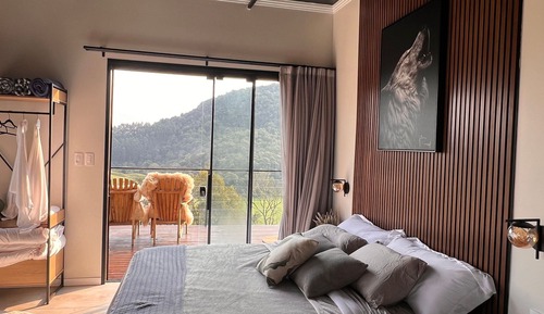 Wolves' Refuge 01 - Hot Tub - Leoberto Leal - SC